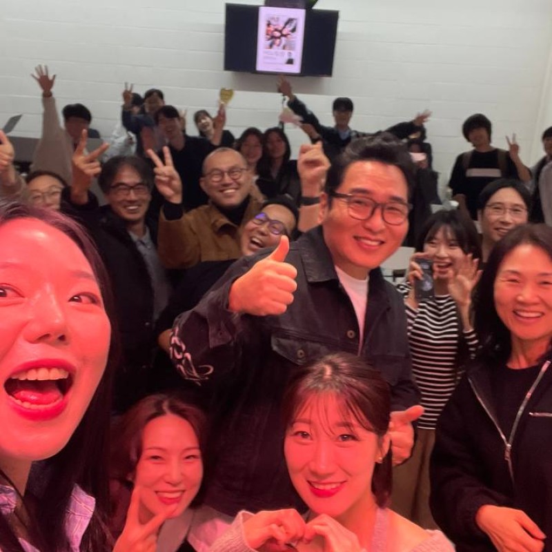 어느일상 공연 무사히 잘 마쳤습니다.